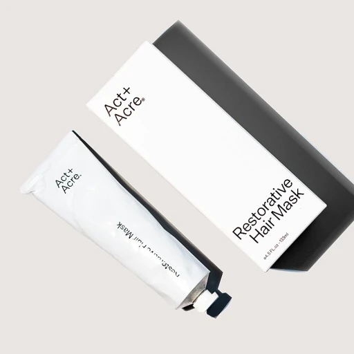 Sublimez votre teint avec le highlighter poudre de Rare Beauty