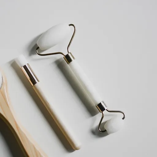 Feutre à lèvres : le geste précis pour un rouge longue tenue et glamour