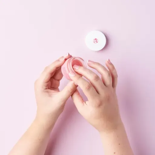 Test W7 Sweet Dreams Masque de Nuit Fraise : un baume pas parfait mais franchement efficace la nuit